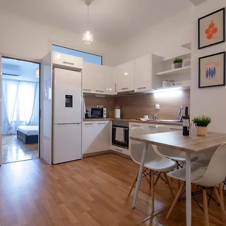 Modern 2bd In , 3-min Metro Athens