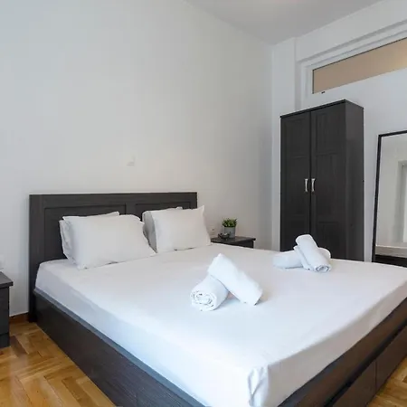 Modern 2bd In , 3-min Metro Apartment Athens