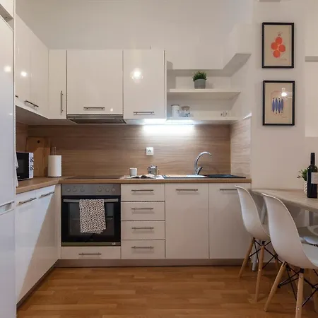 Modern 2bd In , 3-min Metro Apartment *